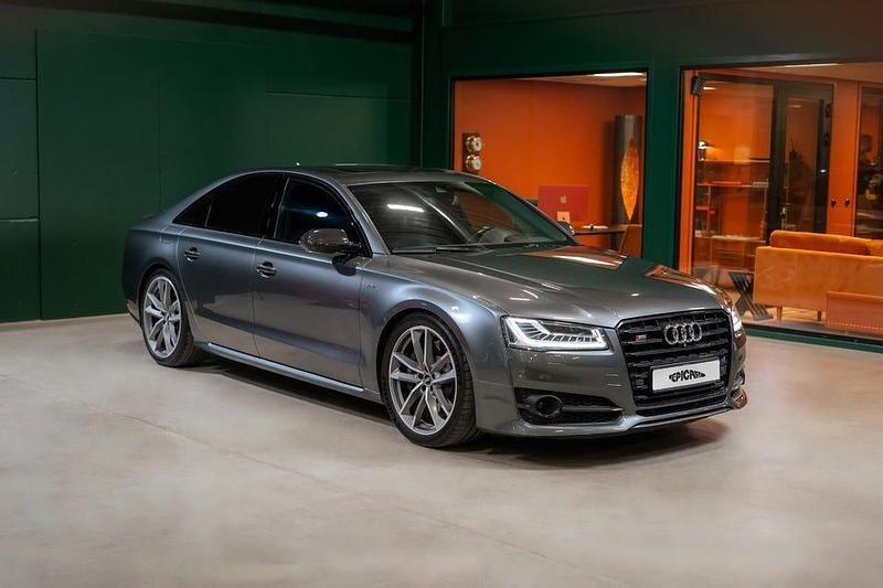 Begagnad Audi S8 plus 605 HK (444 kW) 2016 Grå Sedan
