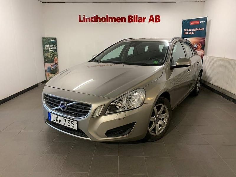 Ljusbrun (brun) Begagnad 2012 Volvo V60 Kinetic Kombi | 68 900 kr (Marknadspris) - Bild 1/4