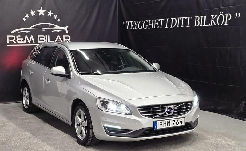Begagnad Volvo V60 Summum 190 HK (139 kW) 2017 Silver Kombi