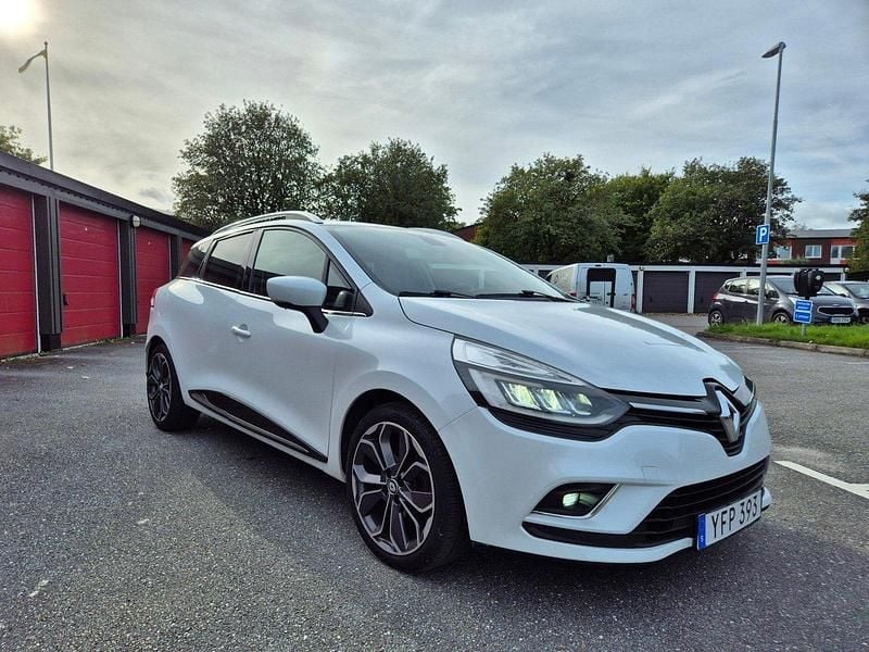 Vit Begagnad 2017 Renault Clio GrandTour Intens Kombi | 75 000 kr (Bra pris) - Bild 1/4
