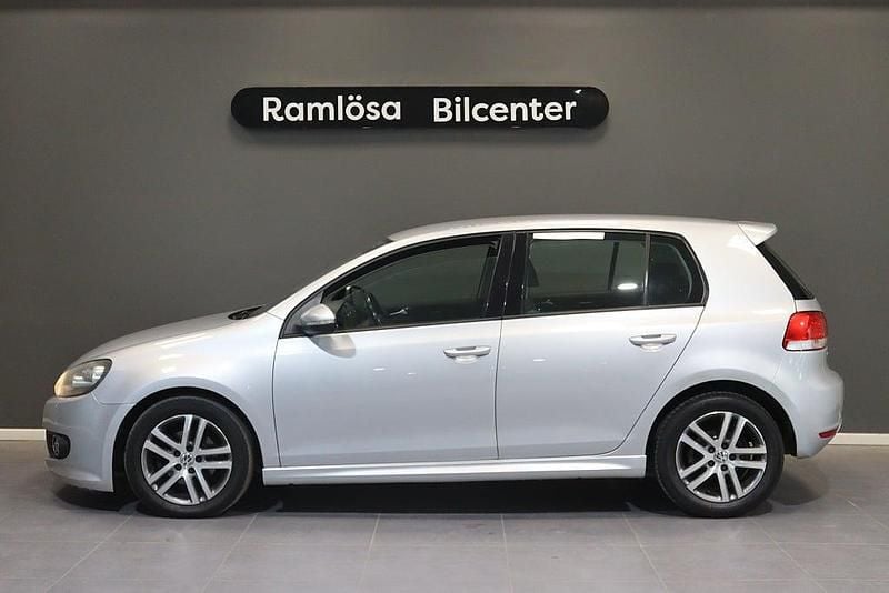 Silver Begagnad 2012 VW Golf VII Halvkombi | 64 900 kr (Marknadspris) - Bild 1/4