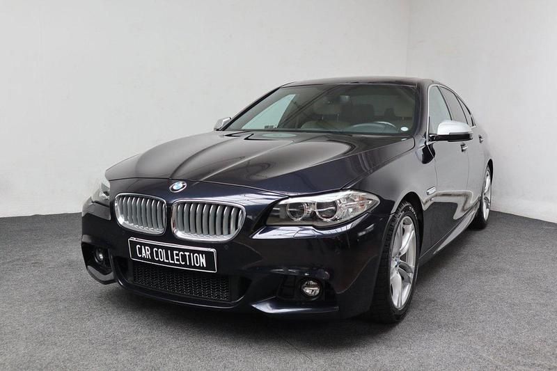 Svart Begagnad 2016 BMW 520 M Sport Sedan | 199 900 kr (Dyr) - Bild 1/4
