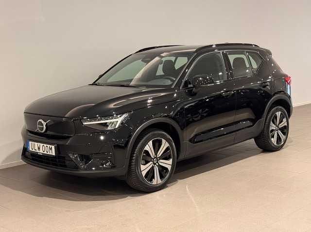 Svart Begagnad 2022 Volvo XC40 Core SUV | 319 500 kr (Superpris) - Bild 1/3
