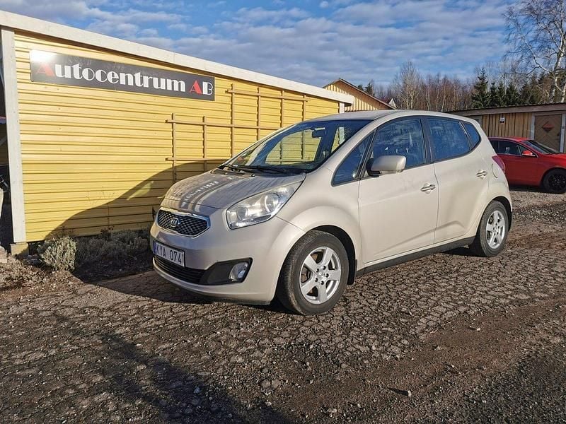 Silver Begagnad 2011 Kia Venga Comfort Halvkombi | 34 500 kr (Marknadspris) - Bild 1/4