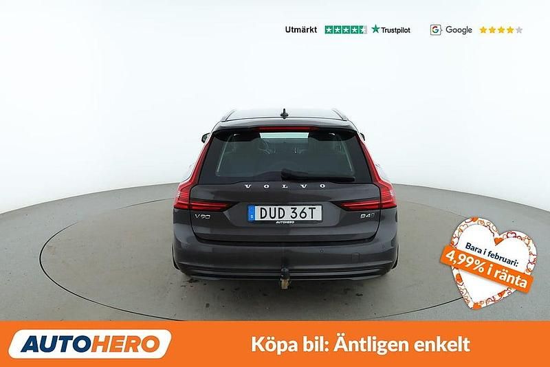 Begagnad Volvo V90 Momentum 200 HK (147 kW) 2020 Grå Kombi