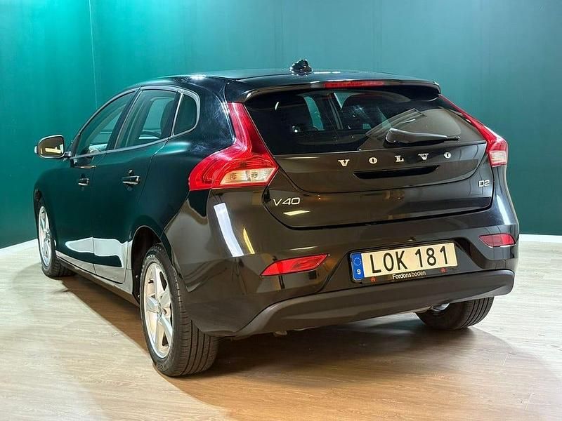 Begagnad Volvo V40 Kinetic 120 HK (88 kW) 2015 Svart Kombi