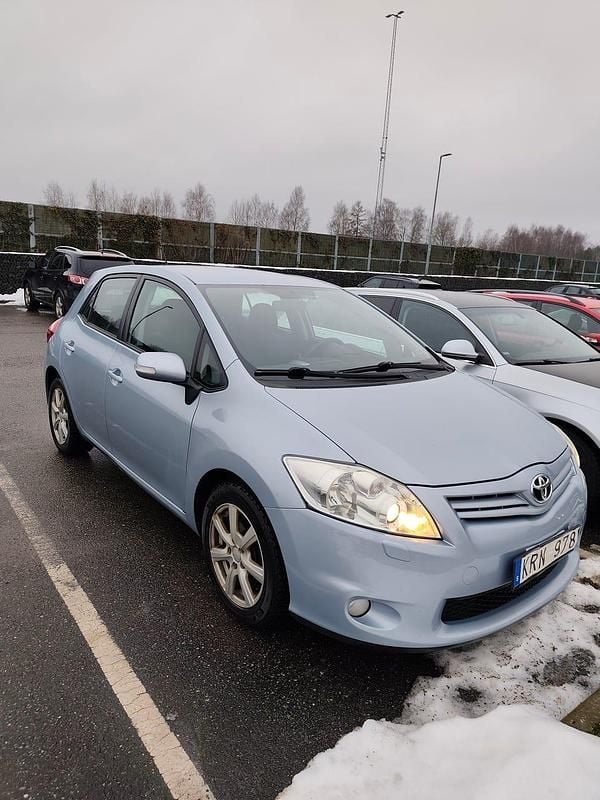 Begagnad 2010 Toyota Auris Halvkombi | 56 000 kr (Bra pris) - Bild 1/4