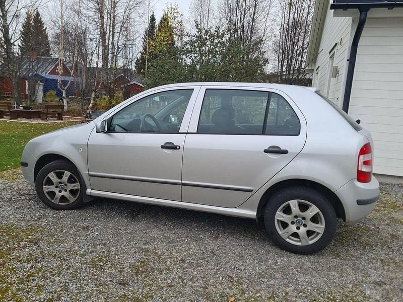 Silver Begagnad 2007 Skoda Fabia Halvkombi | 10 000 kr (Superpris) - Bild 1/4
