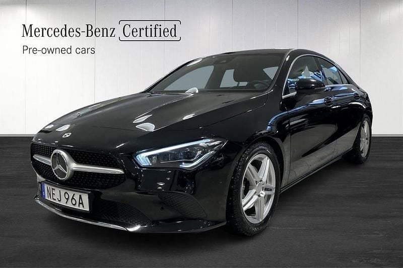 Svart Begagnad 2023 Mercedes CLA200 Sportkupé | 309 900 kr (Marknadspris) - Bild 1/4