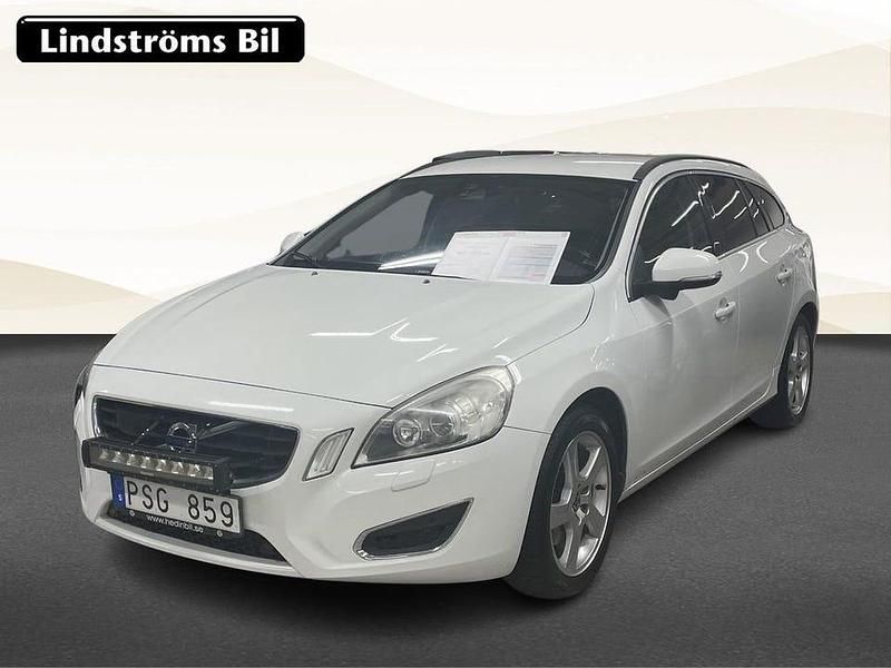 Vit Begagnad 2011 Volvo V60 Momentum Kombi | 69 900 kr (Marknadspris) - Bild 1/4