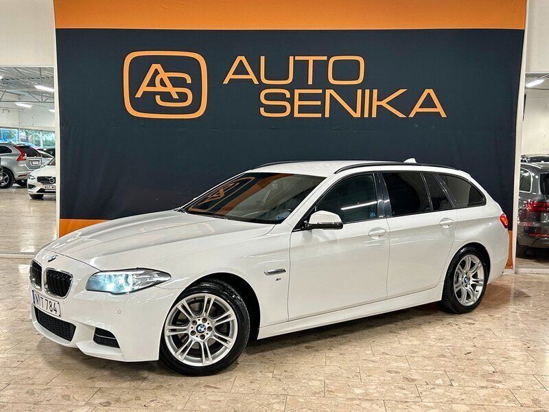 Vit Begagnad 2015 BMW 520 M Sport Kombi | 179 900 kr (Lite dyr) - Bild 1/4