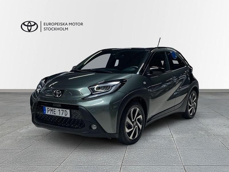 Grön Begagnad 2023 Toyota Aygo X Pulse SUV | 209 900 kr (Marknadspris) - Bild 1/4