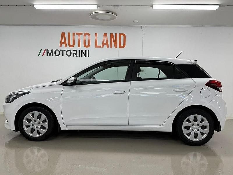 Begagnad Hyundai i20 Comfort 84 HK (61 kW) 2018 Vit Halvkombi