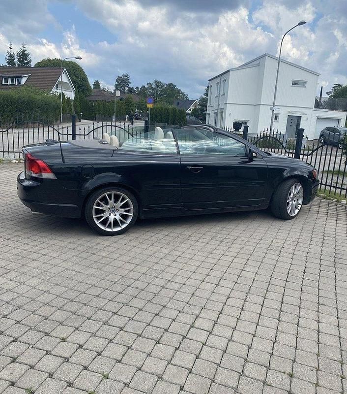 Svart Begagnad 2006 Volvo C70 Summum Cab | 109 000 kr (Marknadspris) - Bild 1/4