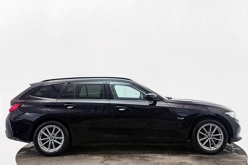 Begagnad BMW 330 292 HK (214 kW) 2023 Svart Kombi