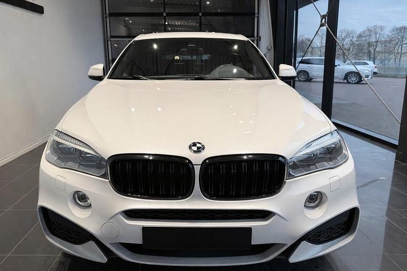 Begagnad BMW X6 M Sport 313 HK (230 kW) 2019 Pärlvit met/mineral vit met. SUV