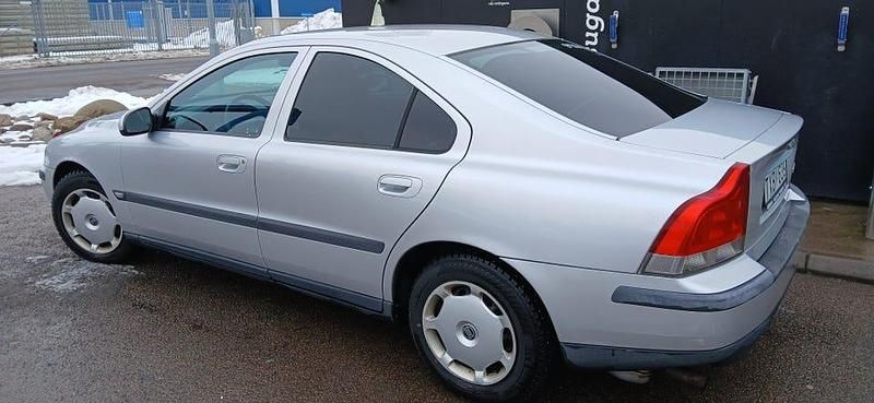 Begagnad Volvo S60 140 HK (102 kW) 2003 Silver metallic Sedan