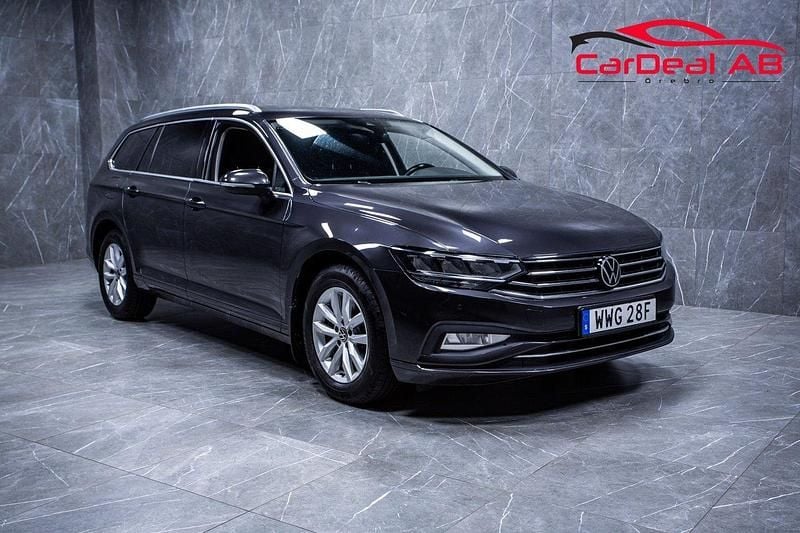 Mörkgrå Begagnad 2020 VW Passat Edition Kombi | 182 800 kr (Marknadspris) - Bild 1/4