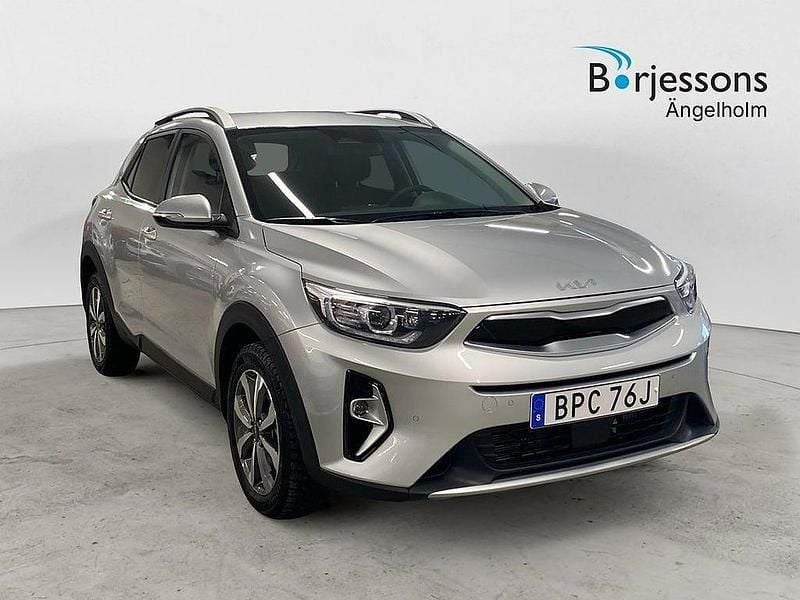 Grå Ny 2025 Kia Stonic SUV | 244 000 kr (Marknadspris) - Bild 1/4