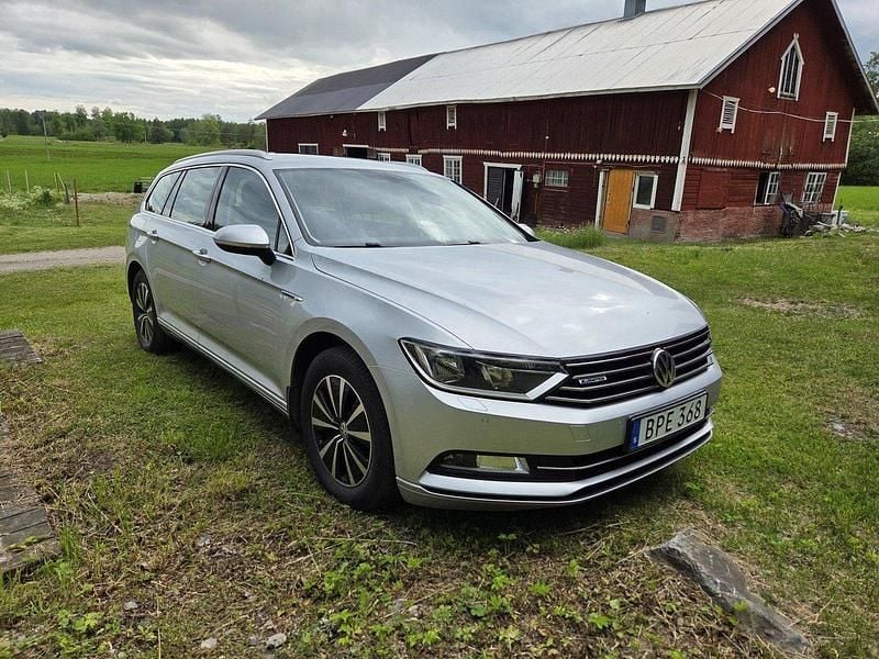 Silver Begagnad 2017 VW Passat Kombi | 139 500 kr (Bra pris) - Bild 1/4