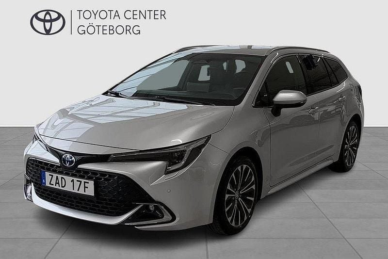 Silver Begagnad 2024 Toyota Corolla Style Kombi | 349 900 kr (Dyr) - Bild 1/4