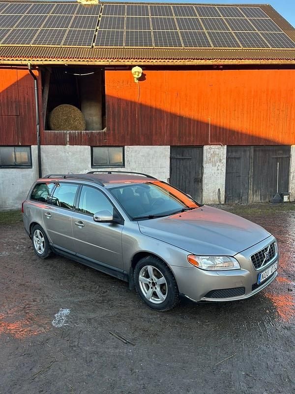 Begagnad 2008 Volvo V70 Kombi | 35 000 kr (Bra pris) - Bild 1/4