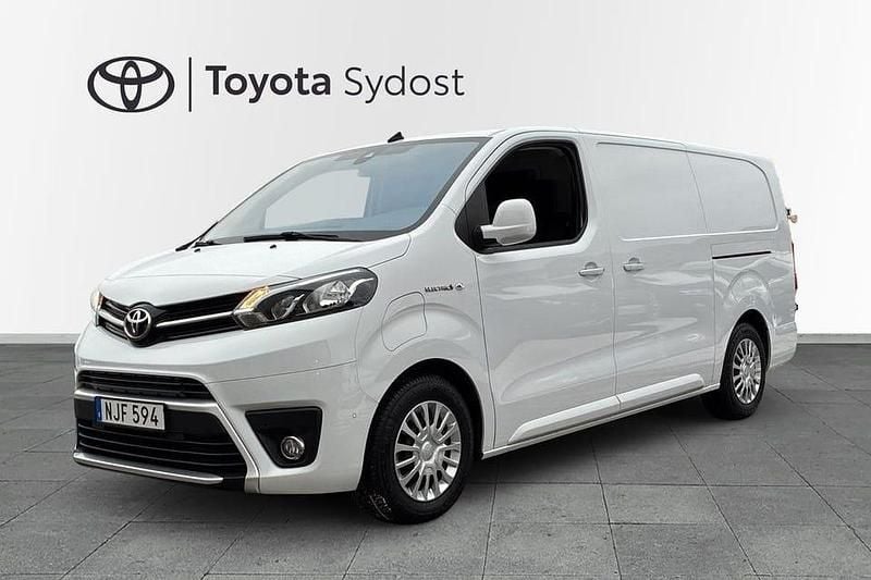 Vit Begagnad 2023 Toyota Proace Comfort Minibuss | 329 000 kr (Superpris) - Bild 1/4