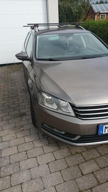 Brun Begagnad 2012 VW Passat Kombi | 35 000 kr (Bra pris) - Bild 1/3