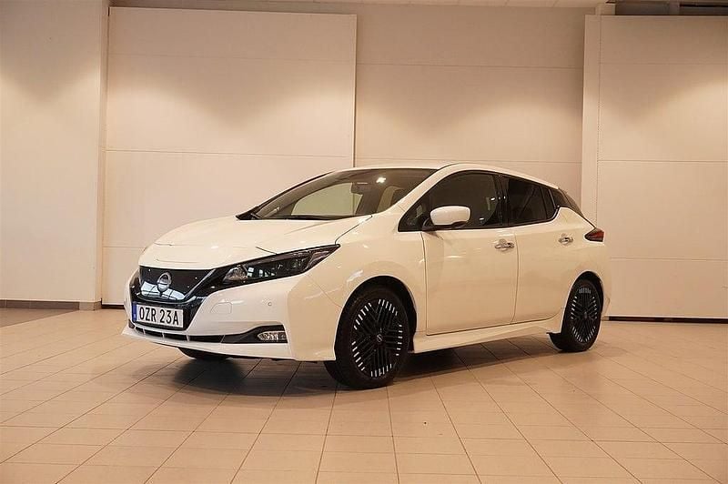 Vit Begagnad 2022 Nissan Leaf N-Connecta Halvkombi | 179 800 kr (Bra pris) - Bild 1/4