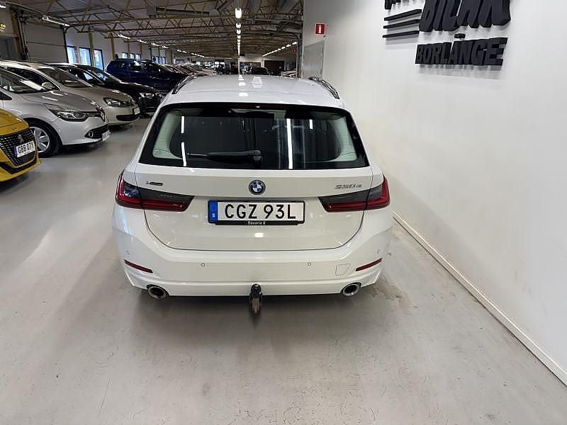 Begagnad BMW 330e 184 HK (135 kW) 2022 Vit Kombi