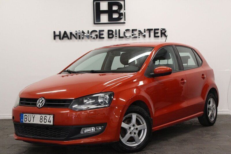Orange Begagnad 2010 VW Polo Halvkombi | 54 900 kr (Marknadspris) - Bild 1/4