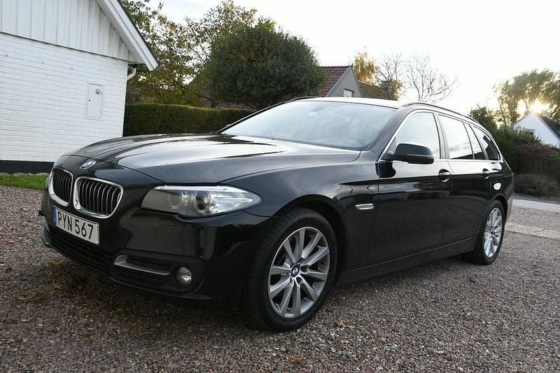 Svart Begagnad 2016 BMW 520 Kombi | 158 000 kr (Bra pris) - Bild 1/4