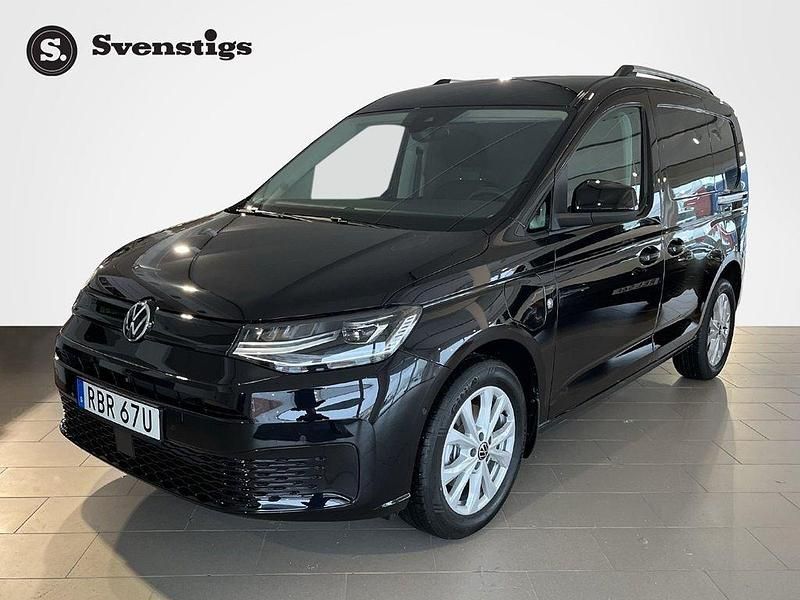 Svart (deep black pärleffekt) Ny 2025 VW Caddy Minibuss | 562 000 kr (Lite dyr) - Bild 1/4