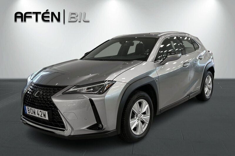 Ljusgrå Begagnad 2021 Lexus UX 250h E-FOUR SUV | 259 900 kr (Superpris) - Bild 1/4