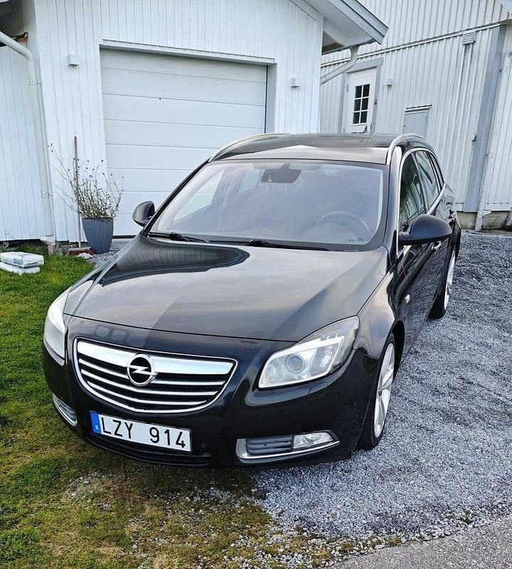 Svart Begagnad 2012 Opel Insignia Kombi | 49 000 kr (Marknadspris) - Bild 1/4
