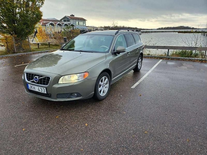 Grön Begagnad 2012 Volvo V70 Momentum Kombi | 65 000 kr (Superpris) - Bild 1/4
