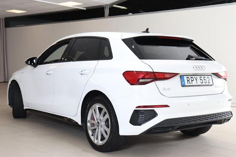 Begagnad Audi A3 S-Line 245 HK (180 kW) 2021 Vit Sedan
