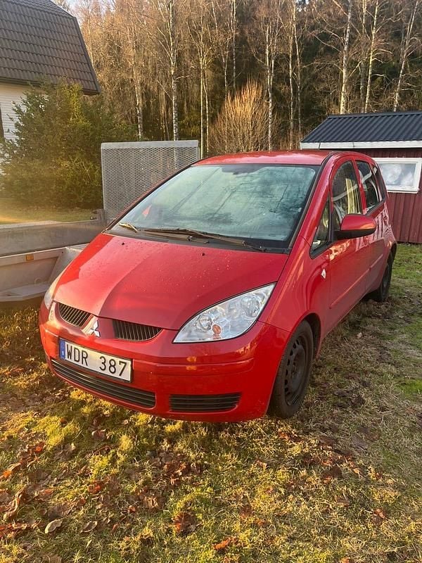 Röd Begagnad 2005 Mitsubishi Colt Halvkombi | 30 000 kr - Bild 1/4