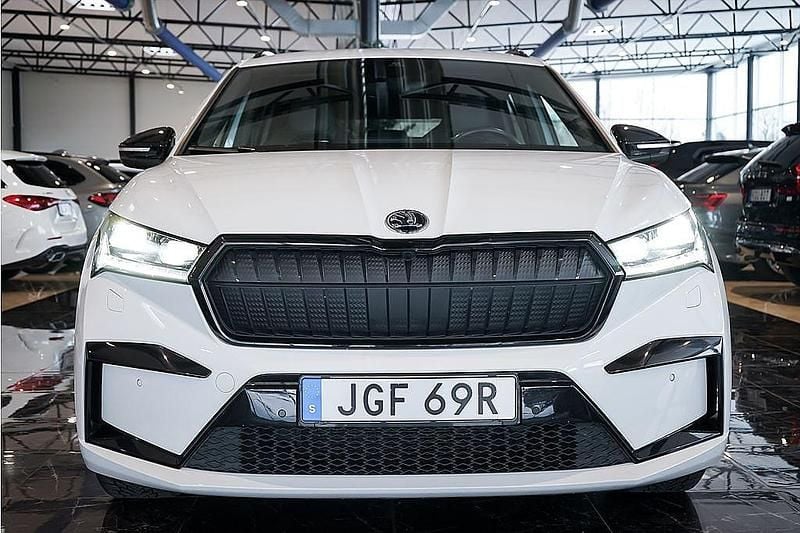Begagnad Skoda Enyaq iV SportLine 150 kW (204 HK) 2022 Vit SUV