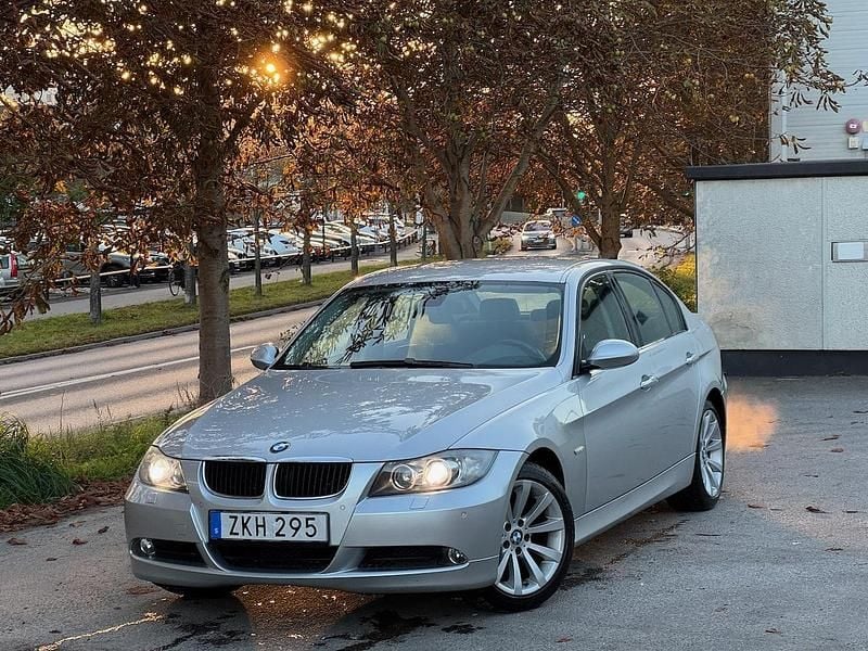 Silver Begagnad 2006 BMW 320 Sedan | 41 900 kr (Bra pris) - Bild 1/4