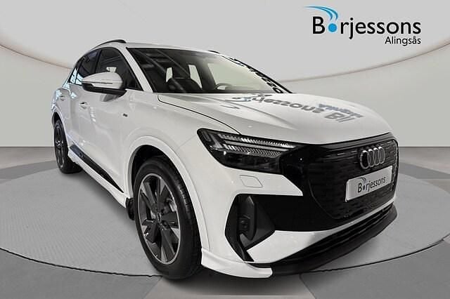 Begagnad Audi Q4 e-tron S-Line 210 kW (286 HK) 2025 Glaciärvit metallic SUV