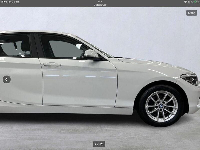 Vit Begagnad 2017 BMW 118 Advantage Halvkombi | 159 000 kr (Marknadspris) - Bild 1/4