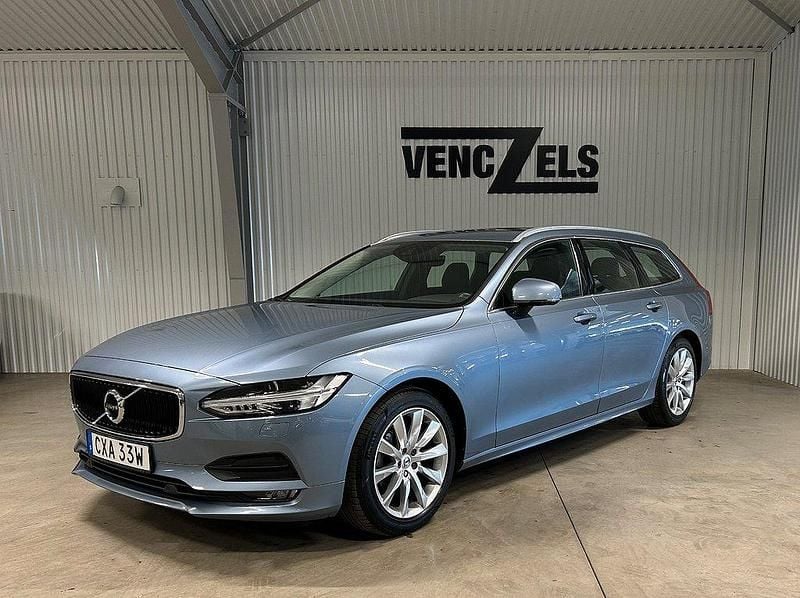 Ljusblå Begagnad 2019 Volvo V90 Momentum Kombi | 306 000 kr (Marknadspris) - Bild 1/4