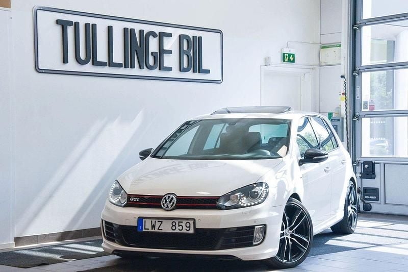 Vit Begagnad 2011 VW Golf VII Edition Halvkombi | 199 900 kr (Lite dyr) - Bild 1/4