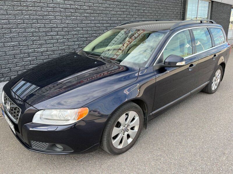 Mörkblå Begagnad 2010 Volvo V70 Momentum Kombi | 84 900 kr (Marknadspris) - Bild 1/4