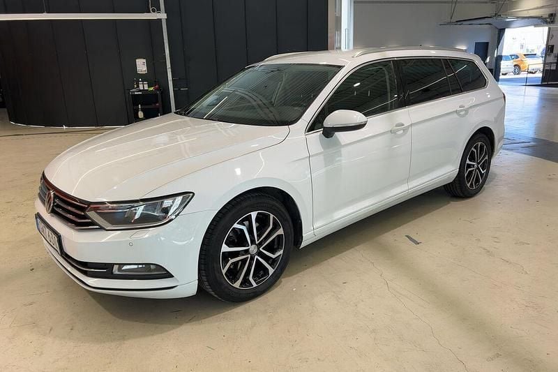 Grå Begagnad 2015 VW Passat Kombi | 134 000 kr (Marknadspris) - Bild 1/3