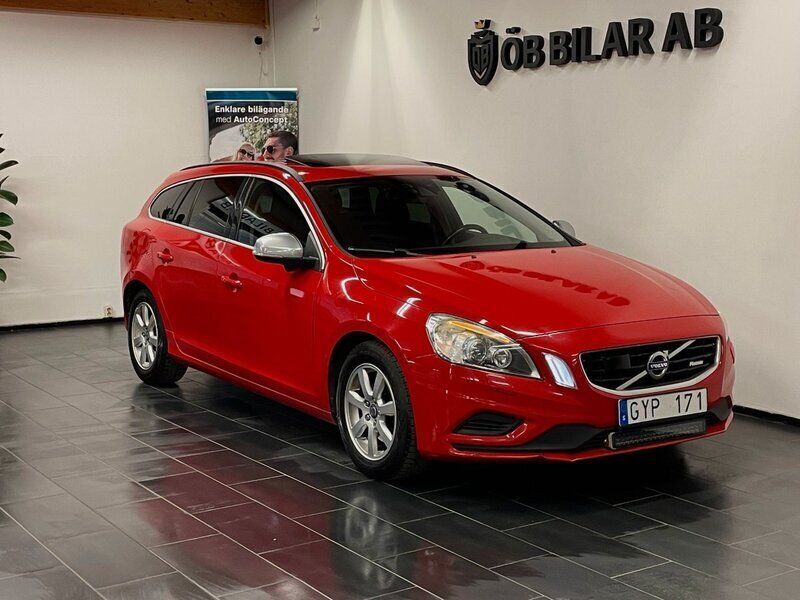 Röd Begagnad 2011 Volvo V60 R-Design Kombi | 119 900 kr (Marknadspris) - Bild 1/4