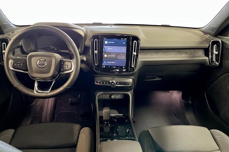 Begagnad Volvo XC40 Single Motor 175 kW (238 HK) 2023 Blå SUV