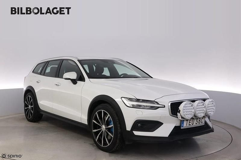 Vit Begagnad 2022 Volvo V60 CC Kombi | 289 800 kr (Bra pris) - Bild 1/4