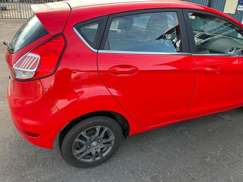 Begagnad 2017 Ford Fiesta Halvkombi | 115 900 kr (Marknadspris) - Bild 1/4